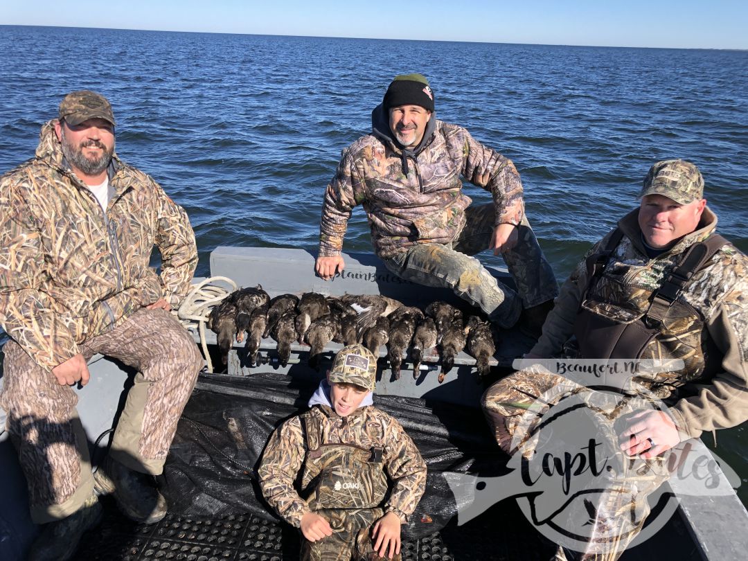 Rough day with crazy storms and wind made yesterday a no go. But we made up for it with this crowd today with TONS of shooting, a 4 man limit of surf, commons, and a white wing scooter!