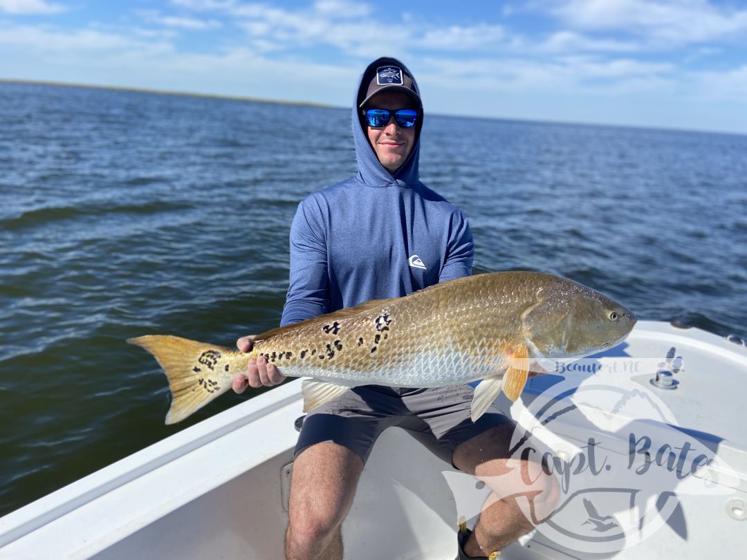 Last trophy redfish pics of the 2021 season so much fun with so many great clients thanks everyone!