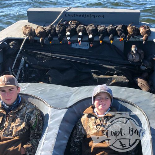 Great shoot for these 3! Their first time ever in layout boats! Things started out really slow so we picked up and moved to another area and boy did we make the right call! They shot their limits quickly and got a few surf scoters to mount! 

That’s one of the great things about layout hunting is the ability to pick up quickly and adjust when the ducks throw you a curve ball!