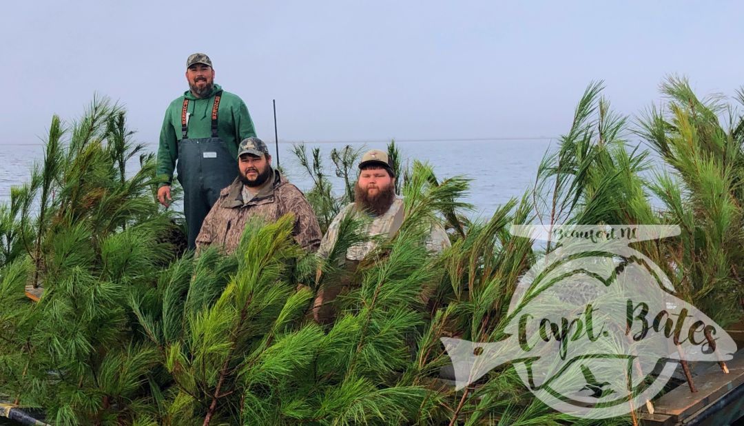 Great hunt today! Repeat client brought in some friends from the flooded timber of Arkansas that could flat out shoot! They got it done  in the layout and the scissor rig! Thanks Capt. Jamie L. Player for running the other boat! Great hunting, lots of laughing, and a damn good time was had!