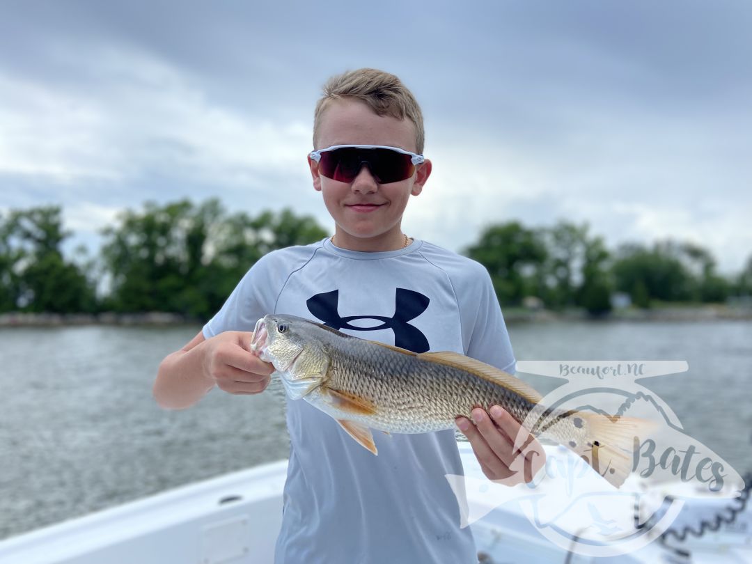 Little slow start but we ended up on a pretty good redfish bite with this father and son from the mountains of Virginia. First redfish(s) for them both! Covered all the bases over slots, mid slots,  low slots, and under slots.